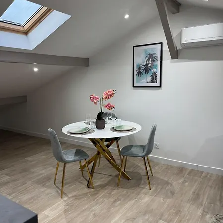 Longchamps 1 - Magnifique Appartement, 1 Sous Les Toits, Clim Daire