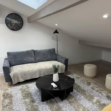 Longchamps 1 - Magnifique Appartement, 1 Sous Les Toits, Clim Daire Aix-les-Bains